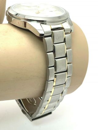 Seiko Men ' s Silver Dial Two Tone Stainless Steel Watch 6N42 - 00J0 BROKEN CRYSTAL 8