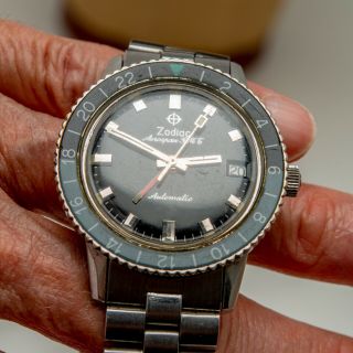 Vintage 1969 Zodiac Aerospace Gmt Watch Black Gray Bezel Automatic Space Craft