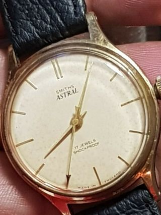 Vtg 1960s Smiths Astral 17 Jewel Gold Plate Gents Wrist Watch Red Second Hand