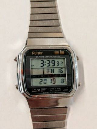 Vintage Mens Pulsar (w040 - 5000) Alarm Chronograph Watch.  Runs.  Good Shape.