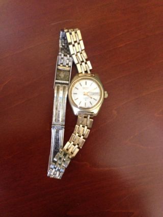 Vintage Seiko Automatic Ladies Watch Day/date.  Perfectly.  340003