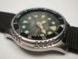 CITIZEN PROMASTER 200M DIVERS DAY/DATE AUTOMATIC MEN ' S WATCH (SN 020735) 8