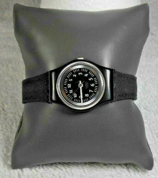 Vintage Flik Flak Mini Ladies Swiss Black Swatch Watch 941 803