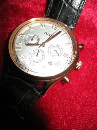 Mens Wrist Watch By Fossil A Great Unique Watch Round W/date Start Bid