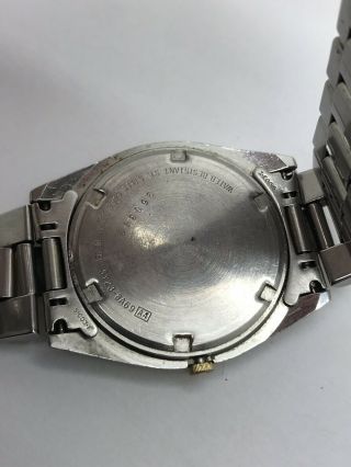 Vintage SEIKO 5Y23 - 8A69 Two - Tone Fluted Bezel Men ' s Quartz Watch - battery 8