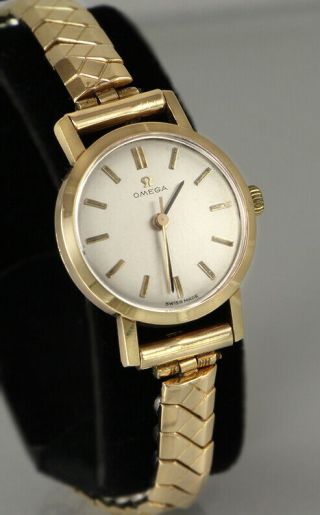 9k Solid Gold Omega Ladies Watch,  9k Solid Gold Bracelet,  17 Jewel Movement 089
