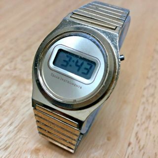Vintage Texas Instruments Men Gold Tone Lcd Digital Watch Hours Date Battery