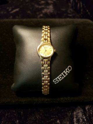 Vintage Ladies Seiko Quartz Gold Tone Watch 843226 Battery,  Small Face