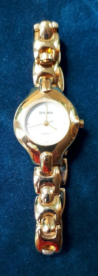 Vintage Ladies Sekonda Quartz Gold - Tone Watch.  Boxed,  Instructions.  No Battery