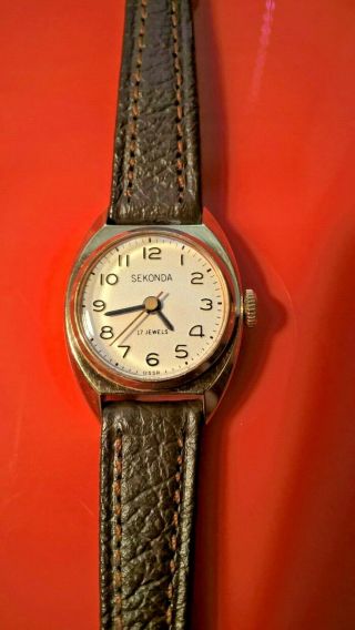 Vintage Sekonda Ladies Hand Wind Mechanical Wrist Watch.  17 Jewels.  Running Well