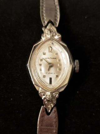 Vintage Swiss Made Waltham 17 Jewels Wind Up Ladies Watch