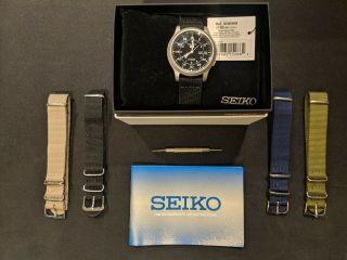 Seiko Snk809 Black Strap Automatic (box,  Papers,  4 Nato Straps,  Watch Tool)
