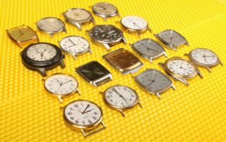 [Lot of 18] Vintage TIMEX Men ' s Quartz Watches PARTS/REPAIR 2