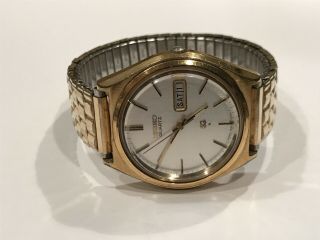 Vintage Seiko 7n0701 Quartz Mens Stretch Gold Tone Watch Day & Date