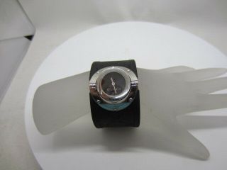 Gucci 112 Twirl Womans Black And Silver Watch 7.  25 Inches