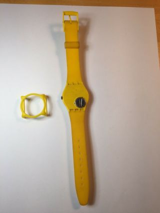 1984 Vintage Swatch Watch GJ400 Yellow Racer Exc with Guard 7