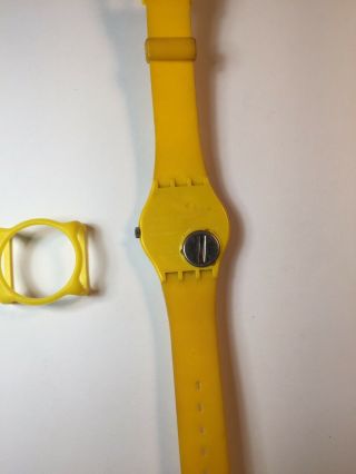1984 Vintage Swatch Watch GJ400 Yellow Racer Exc with Guard 8