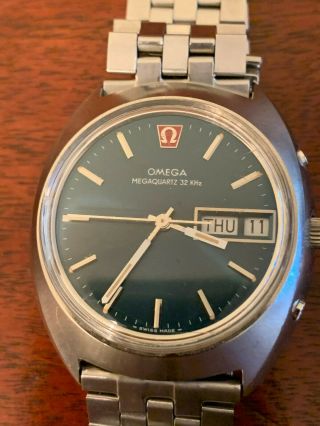 Vintage Omega Megaquartz 32 Khz Day Date Wristwatch W/ 1310 Movement