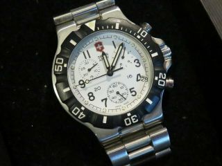 Victorinox Swiss Army Summit Chronograph 24010 Mens Watch Stainless Steel Band