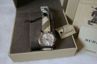 Authentic Swiss Made Burberry Haymarket Check Leather Strap Watch Bu9222