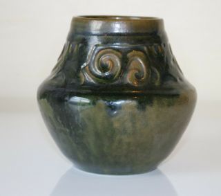 Arequipa Pottery Decorated Bulbous Vase 5 Inches Tall