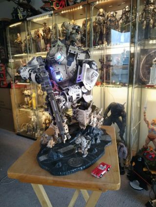 Titanfall Collector ' s Edition Figure Microsoft Xbox One Statue 4