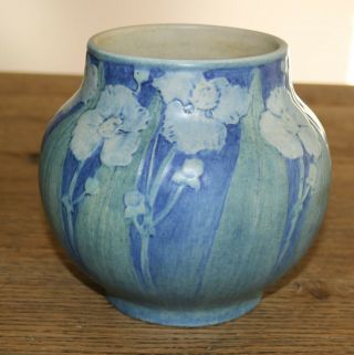 Newcomb College Decorated Vase Poppies And Leaves By Harietta Bailey 1920