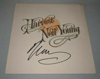 Neil Young Signed Autographed " Harvest " Lp Record Beckett (bas)