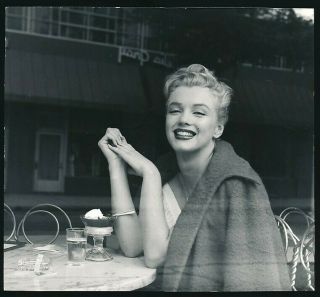Rare 1953 Photo Marilyn Monroe At A Cafe By Andre De Dienes