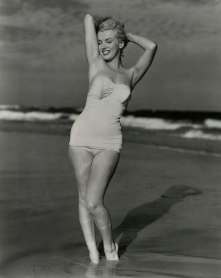 Bathing Beauty Pin - Up Marilyn Monroe Vintage 1949 Andre de Dienes Photograph 2