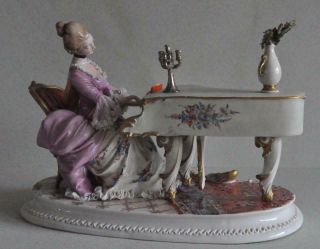 Lovely Capodimonte Cappe Porcelain Figurine Lady Playing Piano Italy