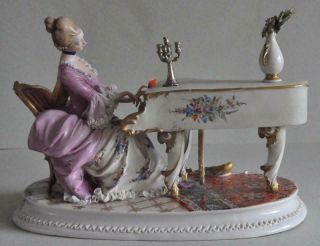 Lovely Capodimonte Cappe Porcelain Figurine Lady playing Piano Italy 2