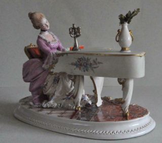 Lovely Capodimonte Cappe Porcelain Figurine Lady playing Piano Italy 3