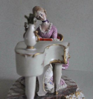 Lovely Capodimonte Cappe Porcelain Figurine Lady playing Piano Italy 5