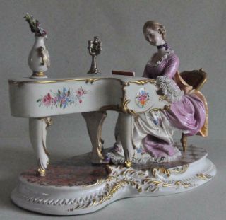 Lovely Capodimonte Cappe Porcelain Figurine Lady playing Piano Italy 7