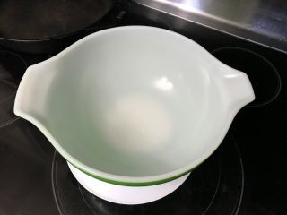 Vintage RARE PYREX BOWL MERRY CHRISTMAS HAPPY YEAR HOLIDAY GREEN 443 3