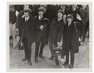 Vintage Photo - Beatles Autograph - Authentic - Signed By Paul,  John,  George And Ringo