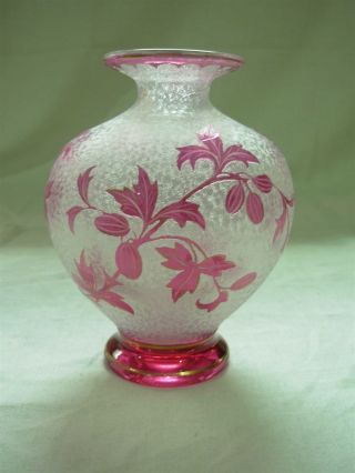 Rare Signed St Saint Louis Cranberry Pink Cameo Art Glass 5.  5 " Vase With Berries
