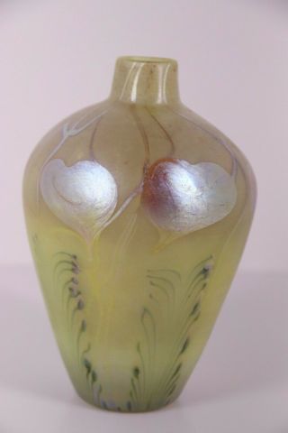 Vintage Quezal Art Glass Vase Heart Vine Pattern Signed Numbered 2