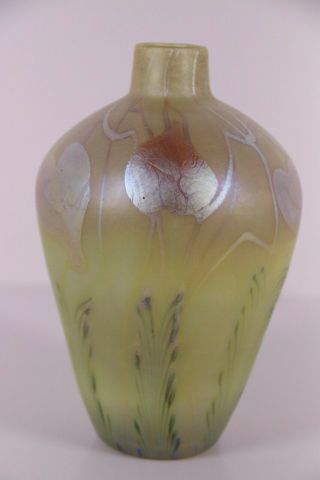 Vintage Quezal Art Glass Vase Heart Vine Pattern Signed Numbered 3
