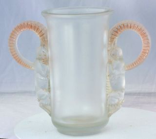 Lalique Vase " Thibet " Signed R.  Lalique 1083 Smoked Glass With Rams Heads