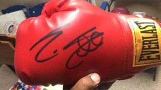 Sylvester Stallone Rocky Balboa Autographed Everlast Boxing Glove.  Bas Ready