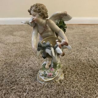 Meissen Porcelain Cupid Feeding Doves Figural / Figurine 122