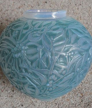 R Lalique ' Gui ' (Mistletoe) Vase with Blue Patina 4