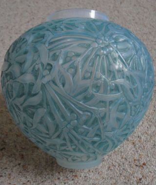 R Lalique ' Gui ' (Mistletoe) Vase with Blue Patina 5