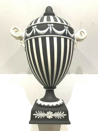 Dated 1932 Rare Wedgwood Black White 8.  50 " Engine Turned Dip 26 Lidded Vase
