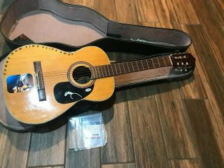 Rare - Willie Nelson Autographed - Signed Guitar With Psa/dna