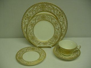 Dinner Service For 12 Royal Worcester Embassy - Elegant Gold Scrolls
