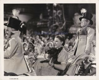 The Wizard Of Oz - Judy Garland/munchkins - Mgm - Photo - 1939 - Rare