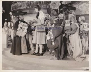 The Wizard Of Oz - Judy Garland/meinhardt Raabe - Mgm - News Photo - 1939 - Rare